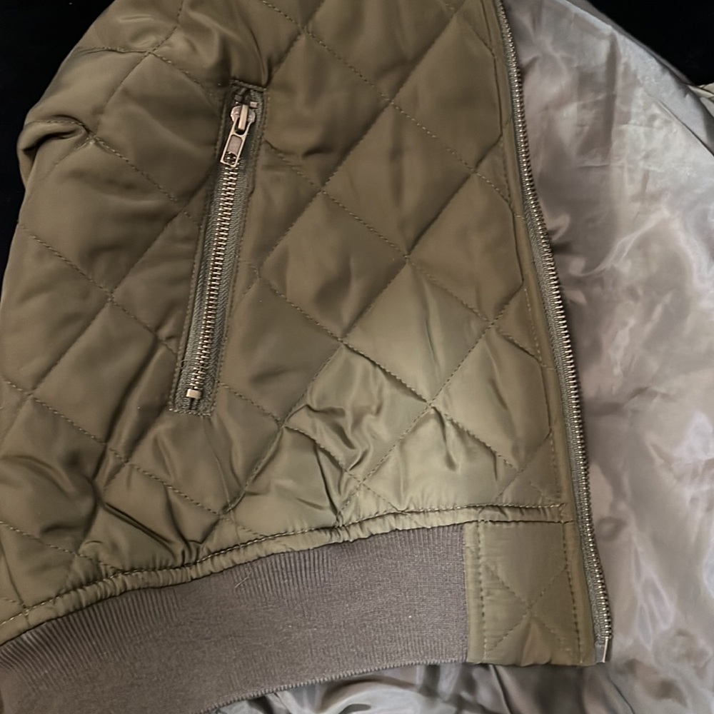 Forever 21 Quilted Satin Bomber Jacket in Olive Green. - Picture 6 of 7